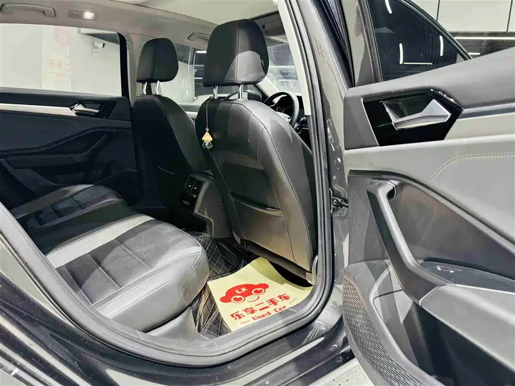 Volkswagen Sagitar 2021 280TSI DSG 30th Anniversary Edition фото 27