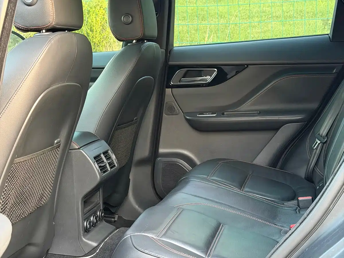 Фото 7 - Jaguar F-PACE