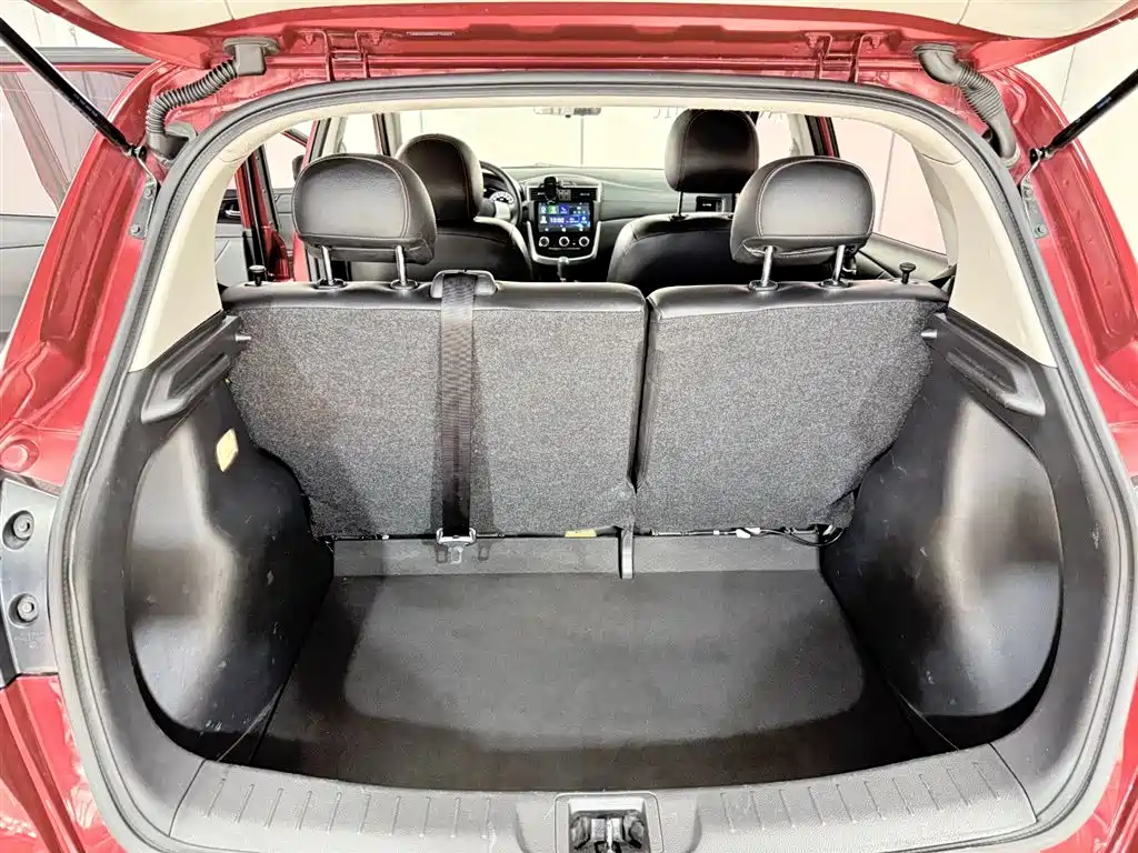 Photo 13 - Nissan Tiida