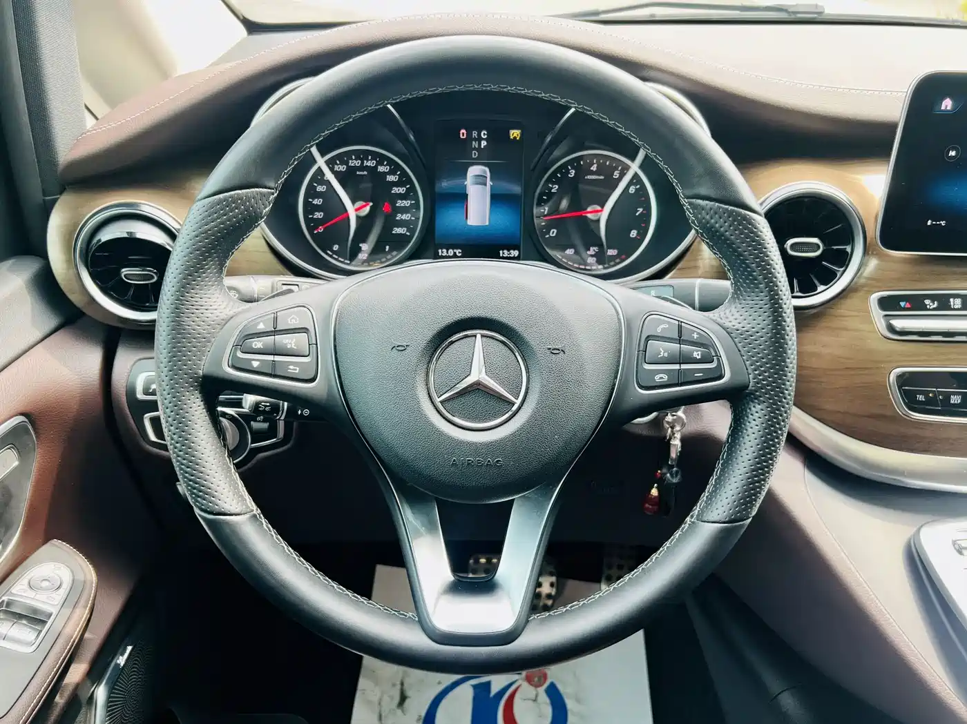 Mercedes-Benz V-Class 2022 V 260 L Long Wheelbase Luxury Edition фото 7