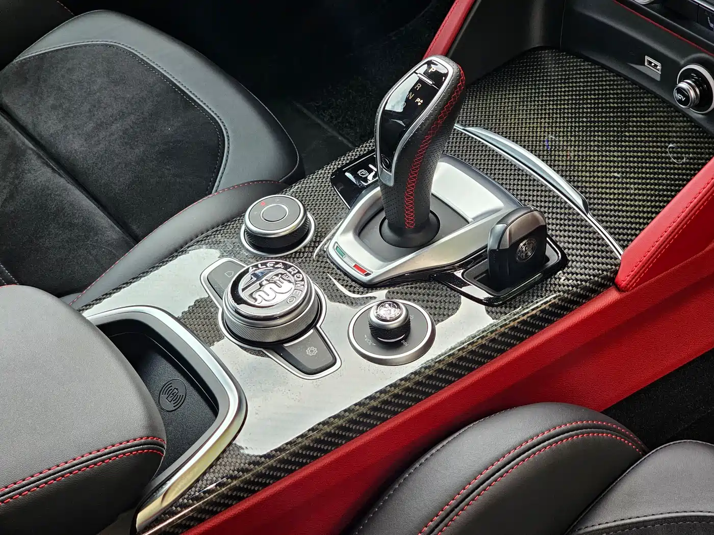 Alfa Romeo Stelvio 2022 2021 2.0T 280HP Veloce Ti Racing Edition