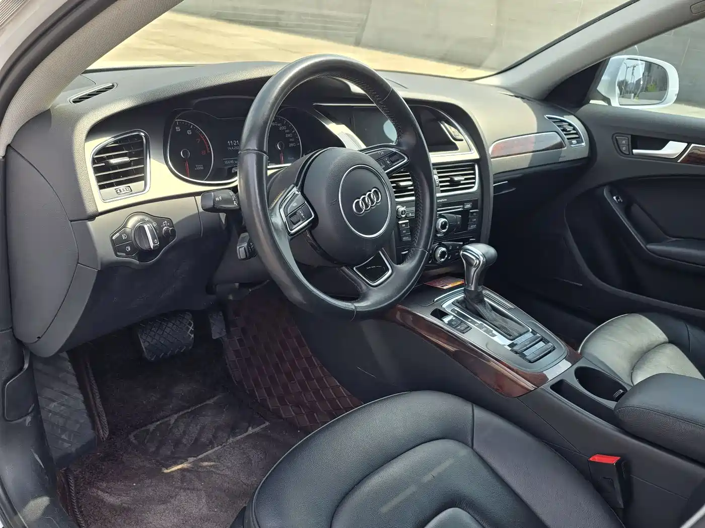 Audi A4L 2013 35 TFSI Automatic Comfort фото 4