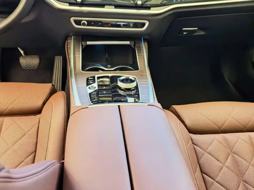 BMW X7 2025 2024 xDrive40i Leading Luxury Package
