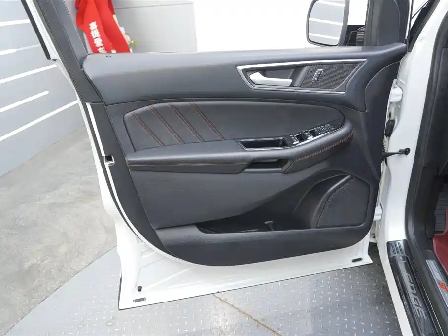 Фото 17 - Ford Edge