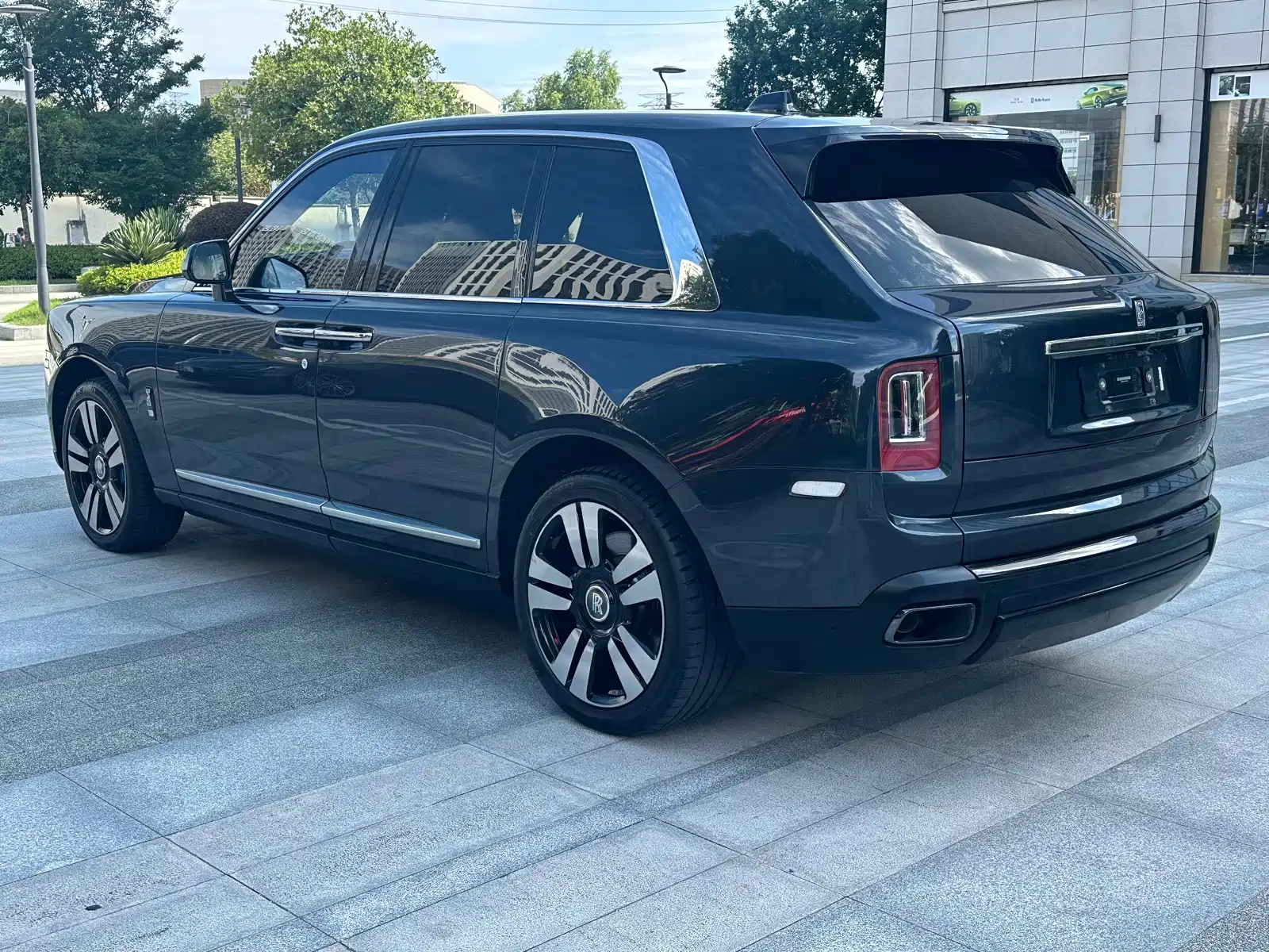 Фото 5 - Rolls-Royce Cullinan