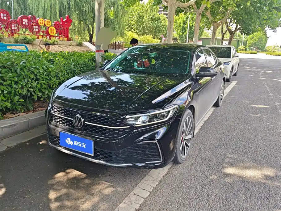Volkswagen Passat 2022 330TSI Starlight Luxury Edition
