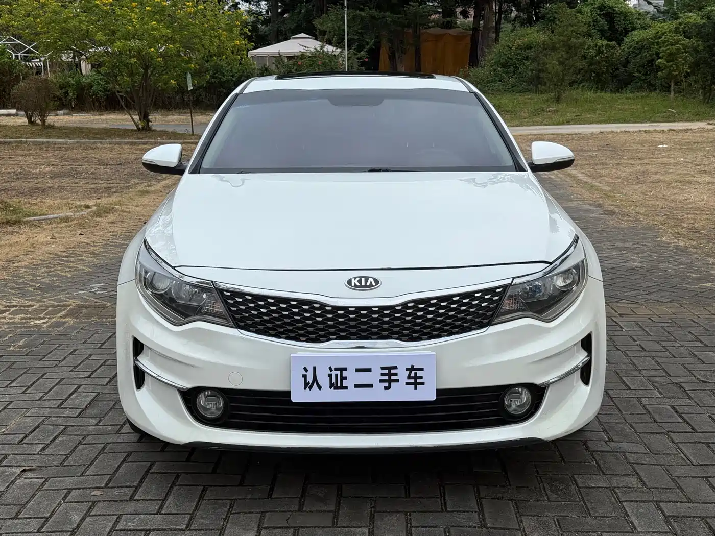Kia K5 2016 2.0L Automatic LUX фото 2