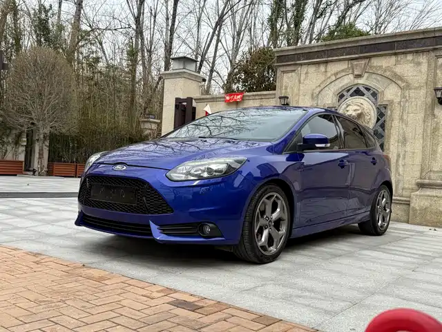 Ford Focus (Import) 2013 2.0T ST Standard Edition