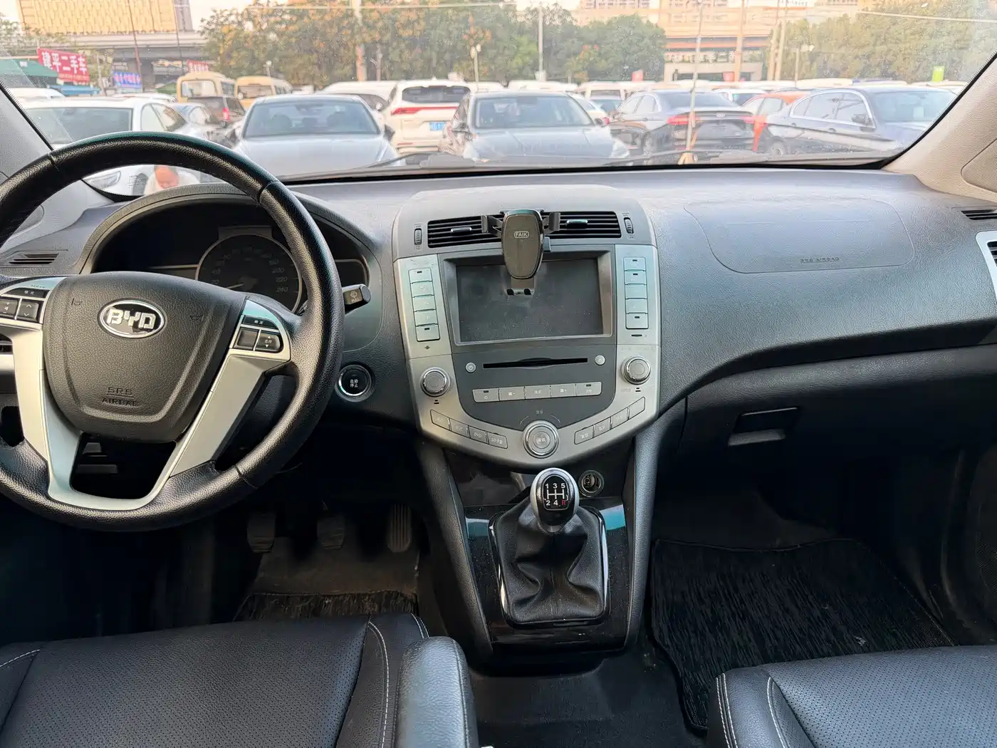 BYD S6 2014 2014 Model 2.0L Manual Exclusive 5-Seater