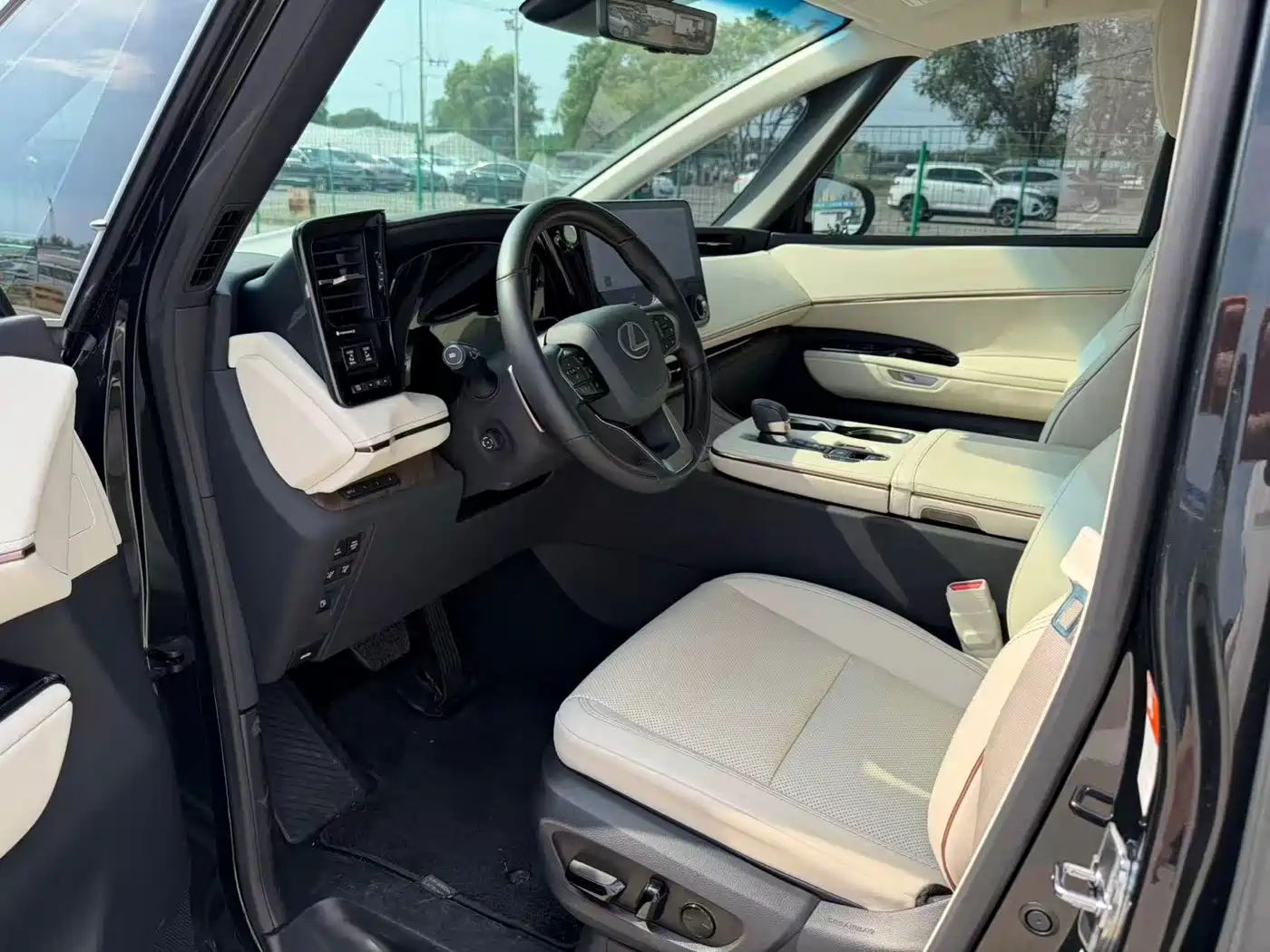Lexus LM 2025 2025 Model 500h Four-Seater Imperial Edition
