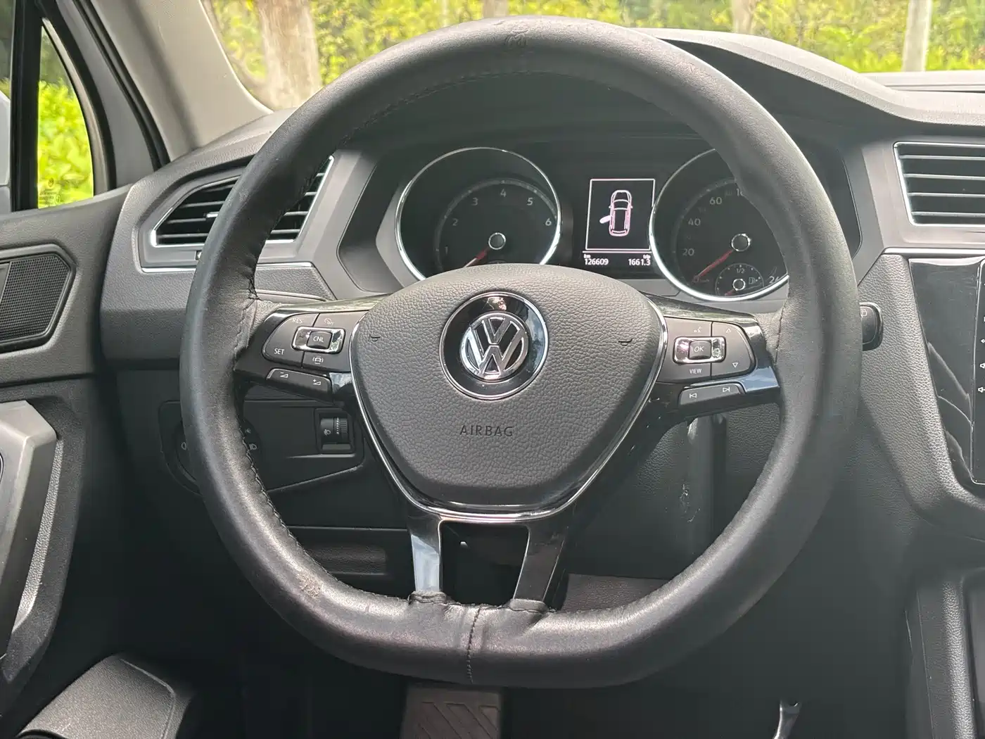 Фото 10 - Volkswagen Tiguan L