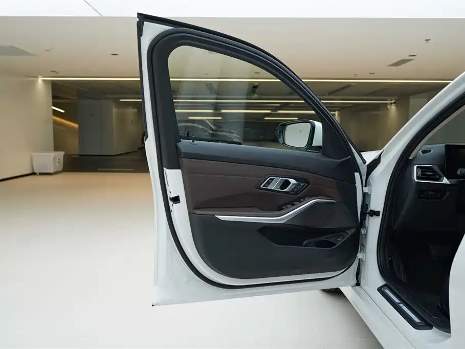 BMW 3 Series 2024 325Li M Sport Package фото 16