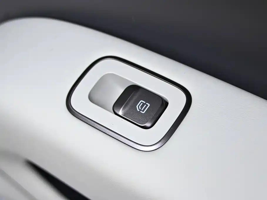 Li Auto i6 2026 2025 2WD Base Model