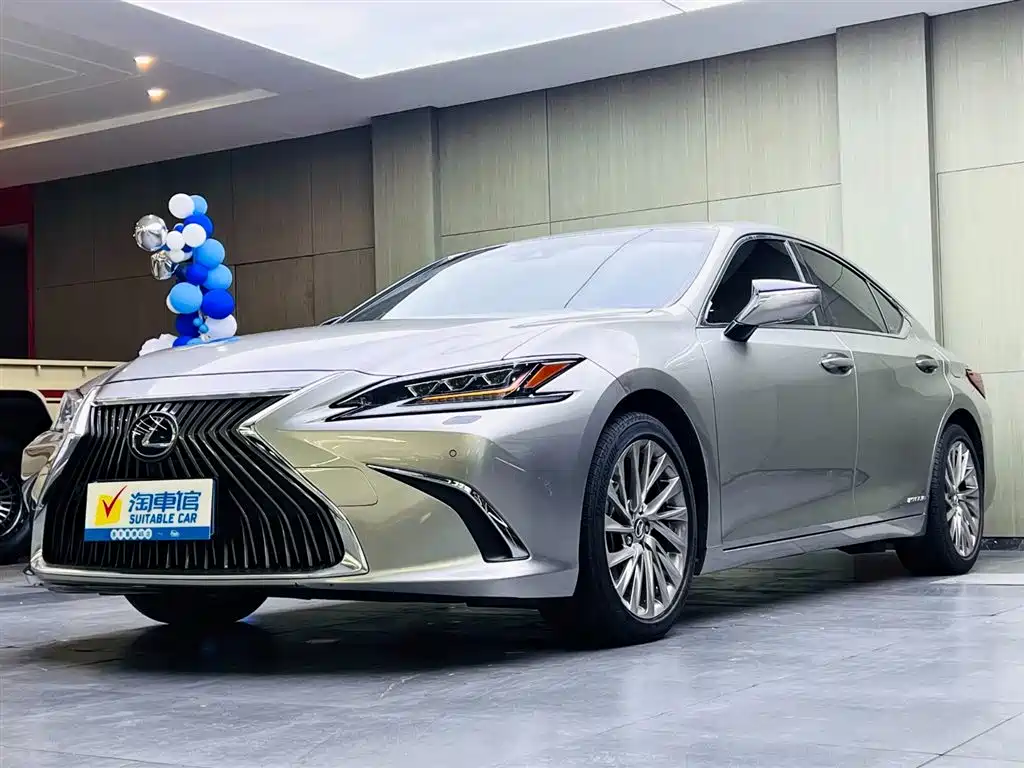 Lexus ES 2018 300h Executive Edition China V