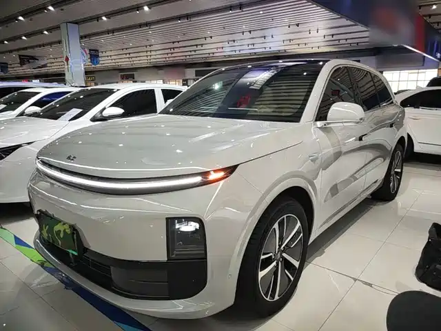 Li Auto L6 2025