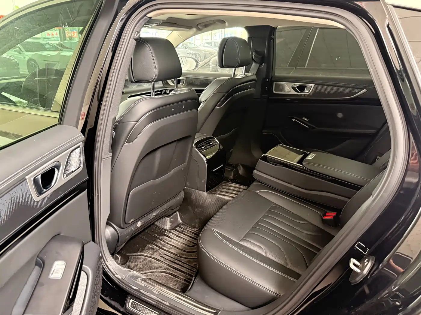 Hongqi H9 2024 2.0T Qi Enjoy Luxury Business Edition фото 8