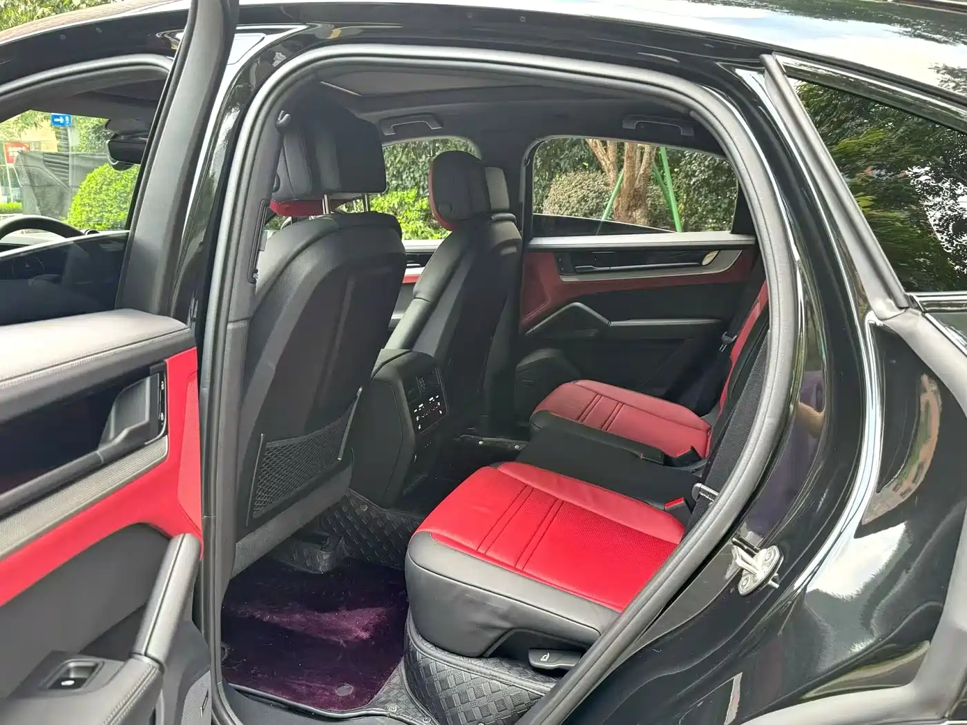 Photo 4 - Porsche Cayenne