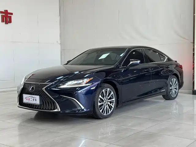 Lexus ES 2020 300h Ultimate Edition