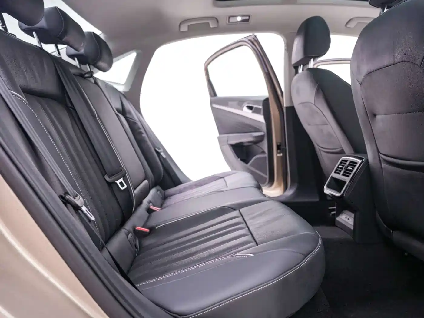 Volkswagen Passat 2022 330TSI Starlight Elite Edition фото 25