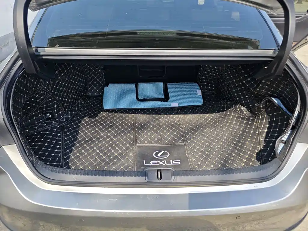 Фото 15 - Lexus ES