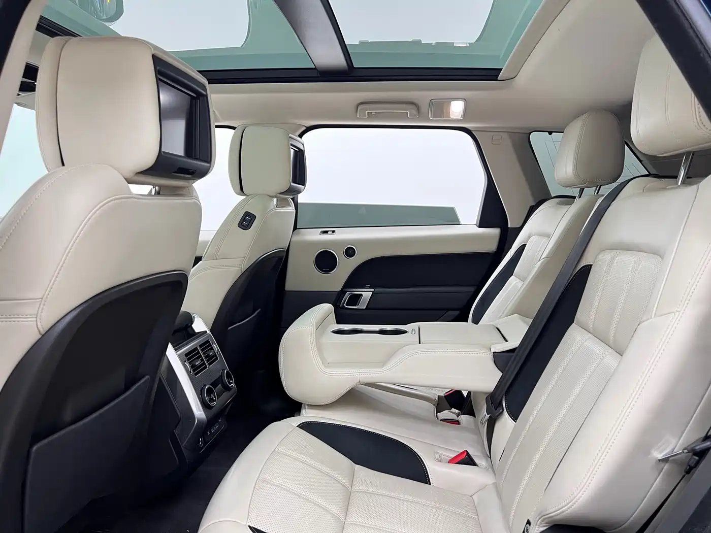 Фото 16 - Land Rover Range Rover Sport