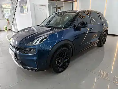 Lynk & Co 06