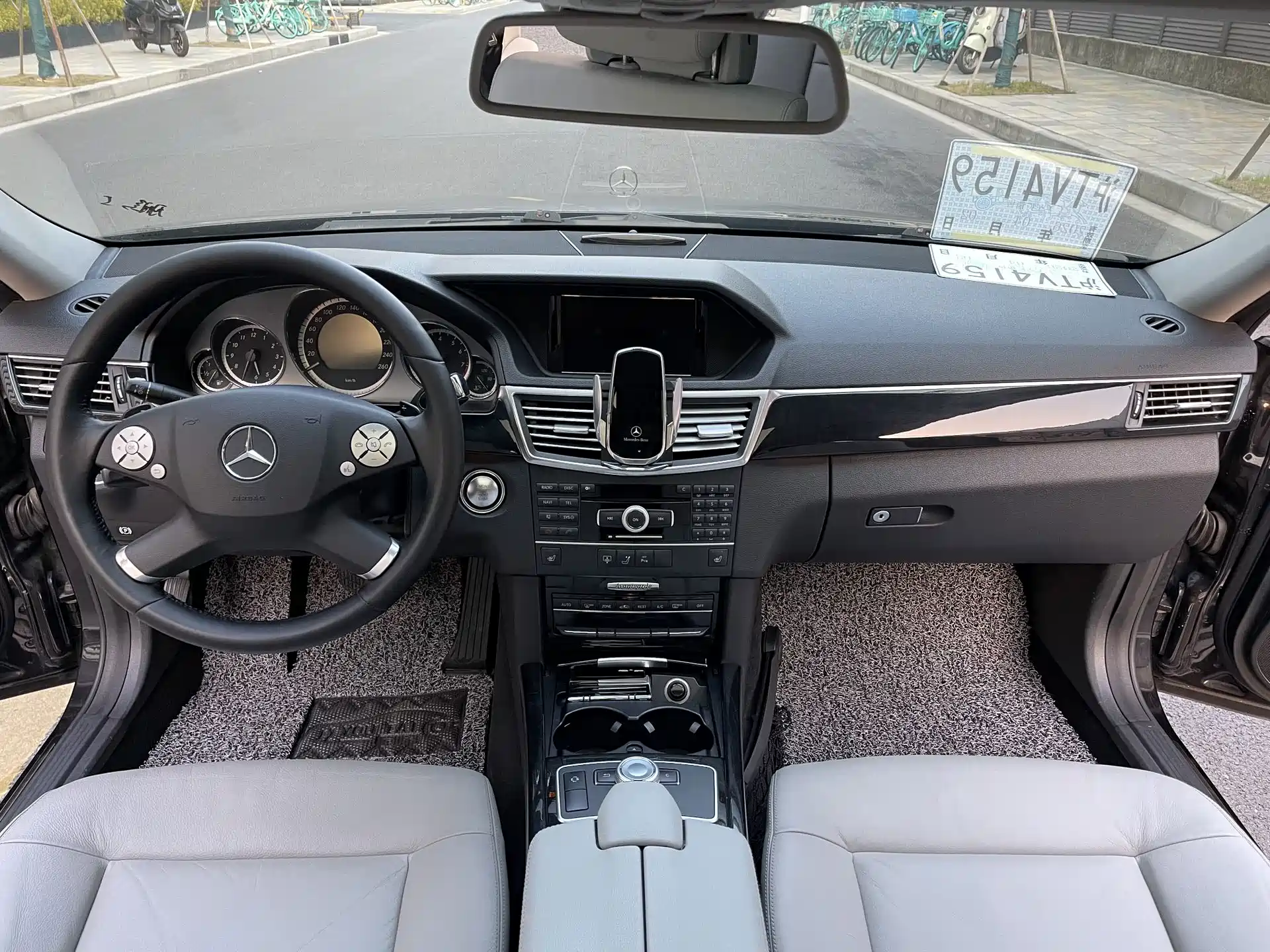 Фото 8 - Mercedes-Benz E-Class