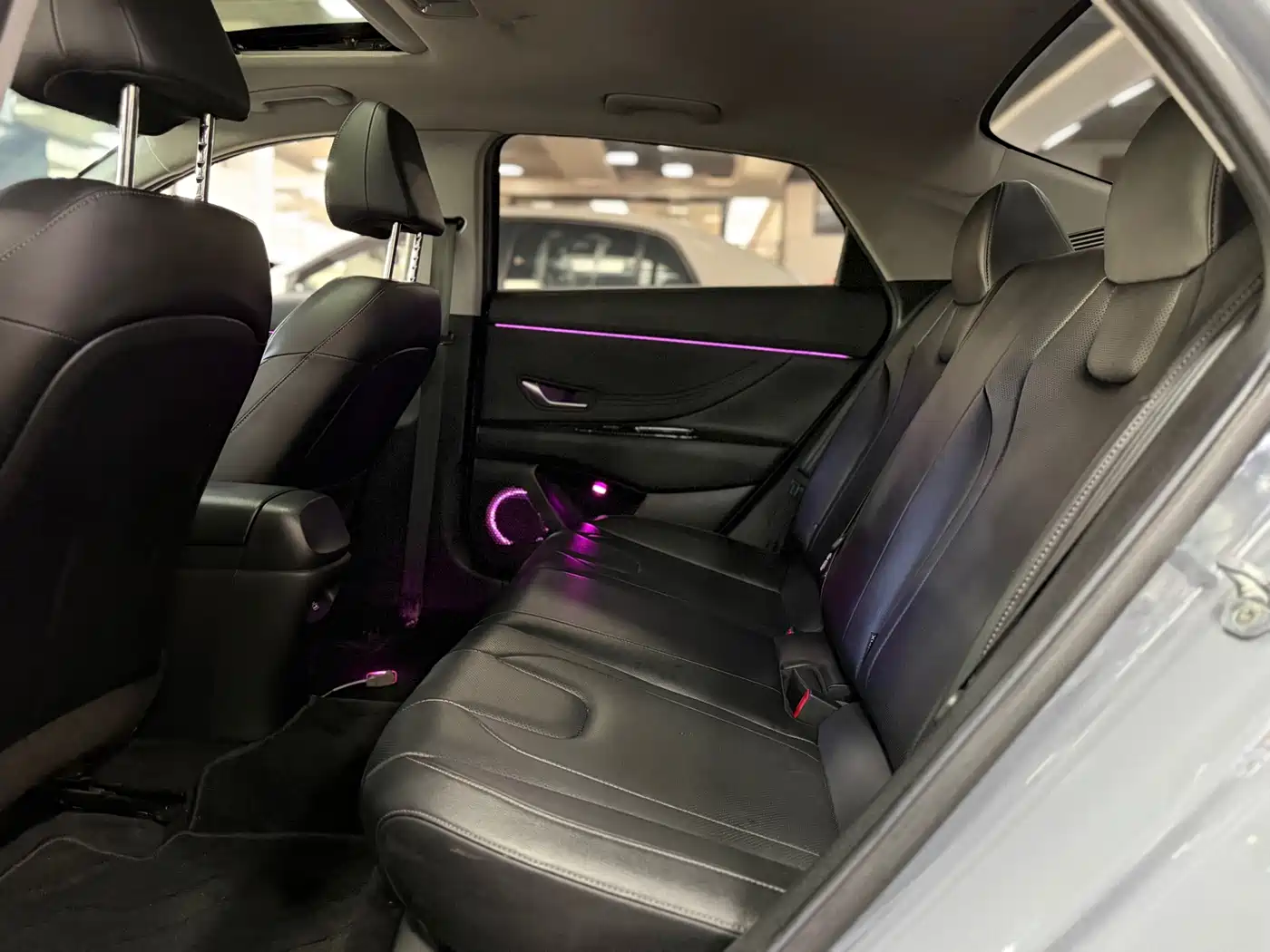 Hyundai Elantra 2021 1.5L CVT LUX Premium Edition фото 5