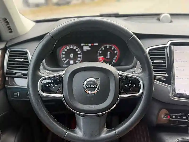 Photo 5 - Volvo XC90