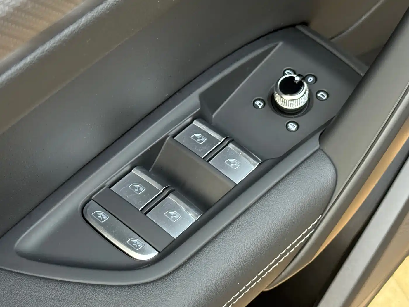 Audi Q5L 2024 Model 40 TFSI Luxury Dynamic фото 14