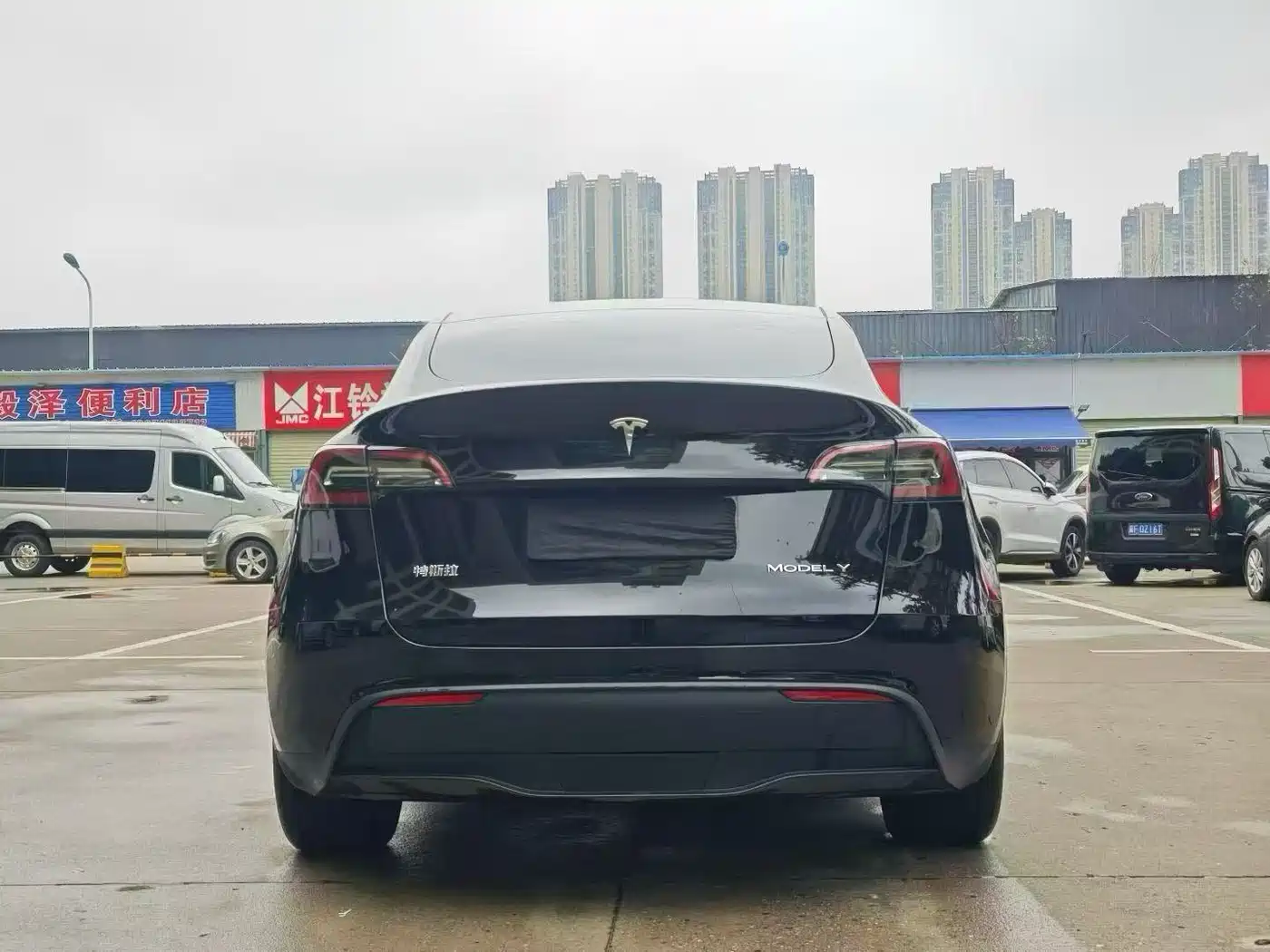 TESLA MODEL Y