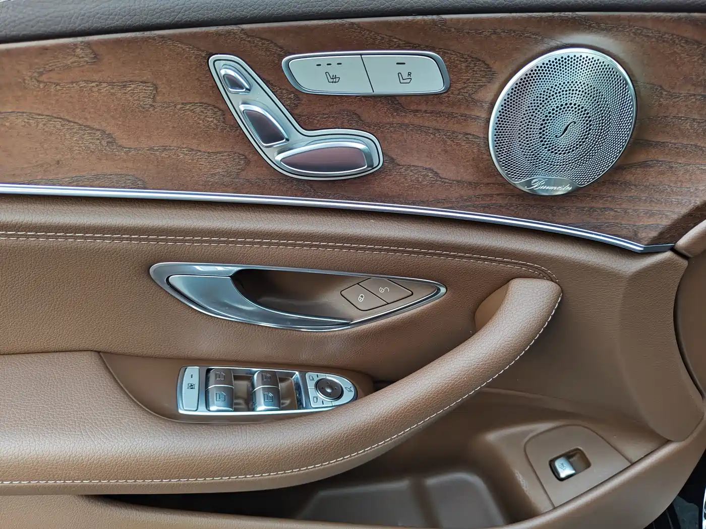 Mercedes-Benz E-Class 2022 Second Facelift E 300 L Luxury фото 21