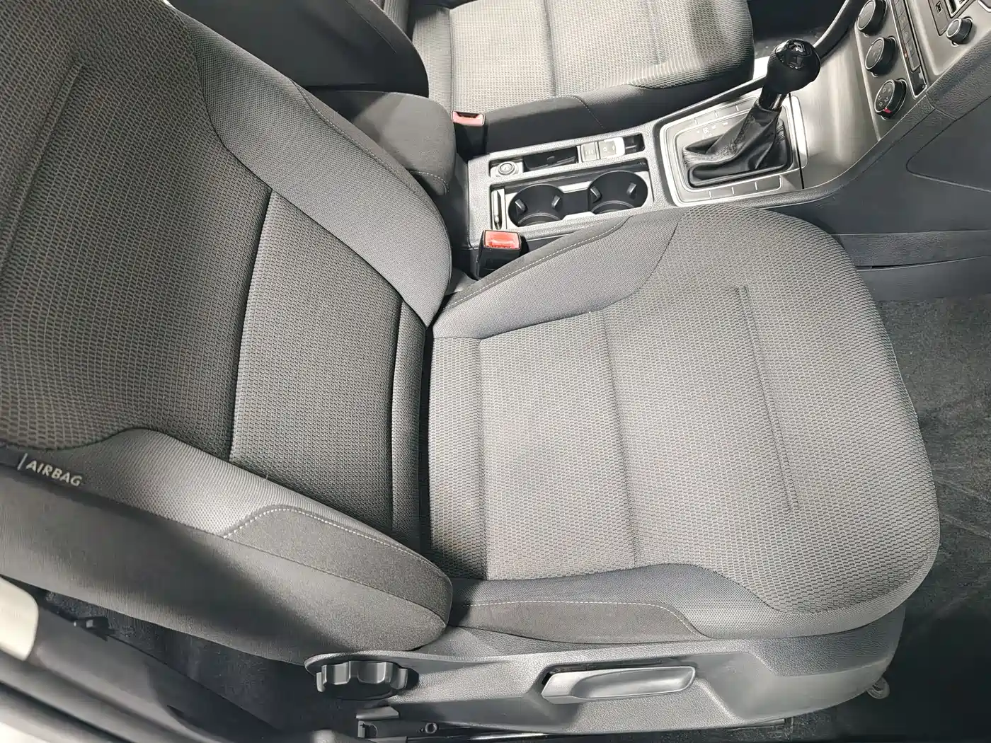 Volkswagen Golf 2016 1.6L Automatic Comfort фото 10