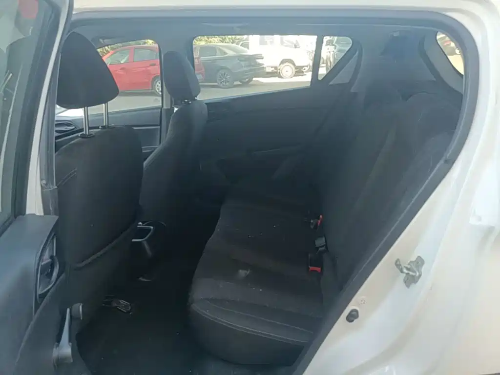 Photo 17 - Baojun 310