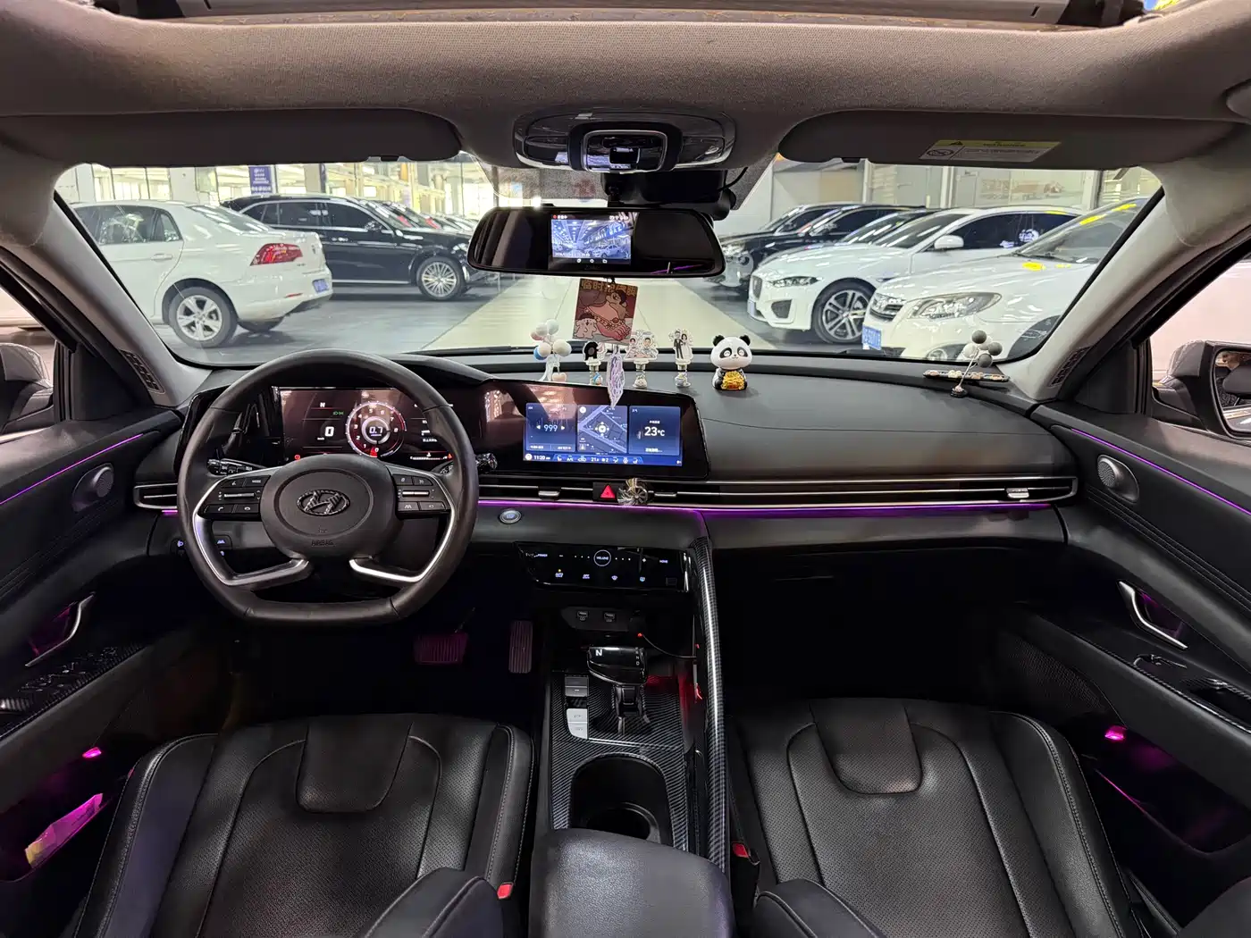 Hyundai Elantra 2021 1.5L CVT LUX Premium Edition фото 6