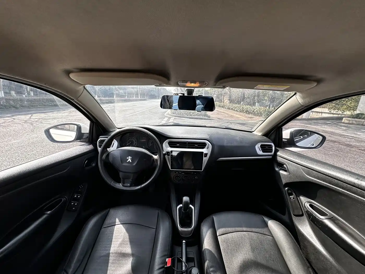 Peugeot 301 2016 1.6L Manual Comfort Edition фото 8