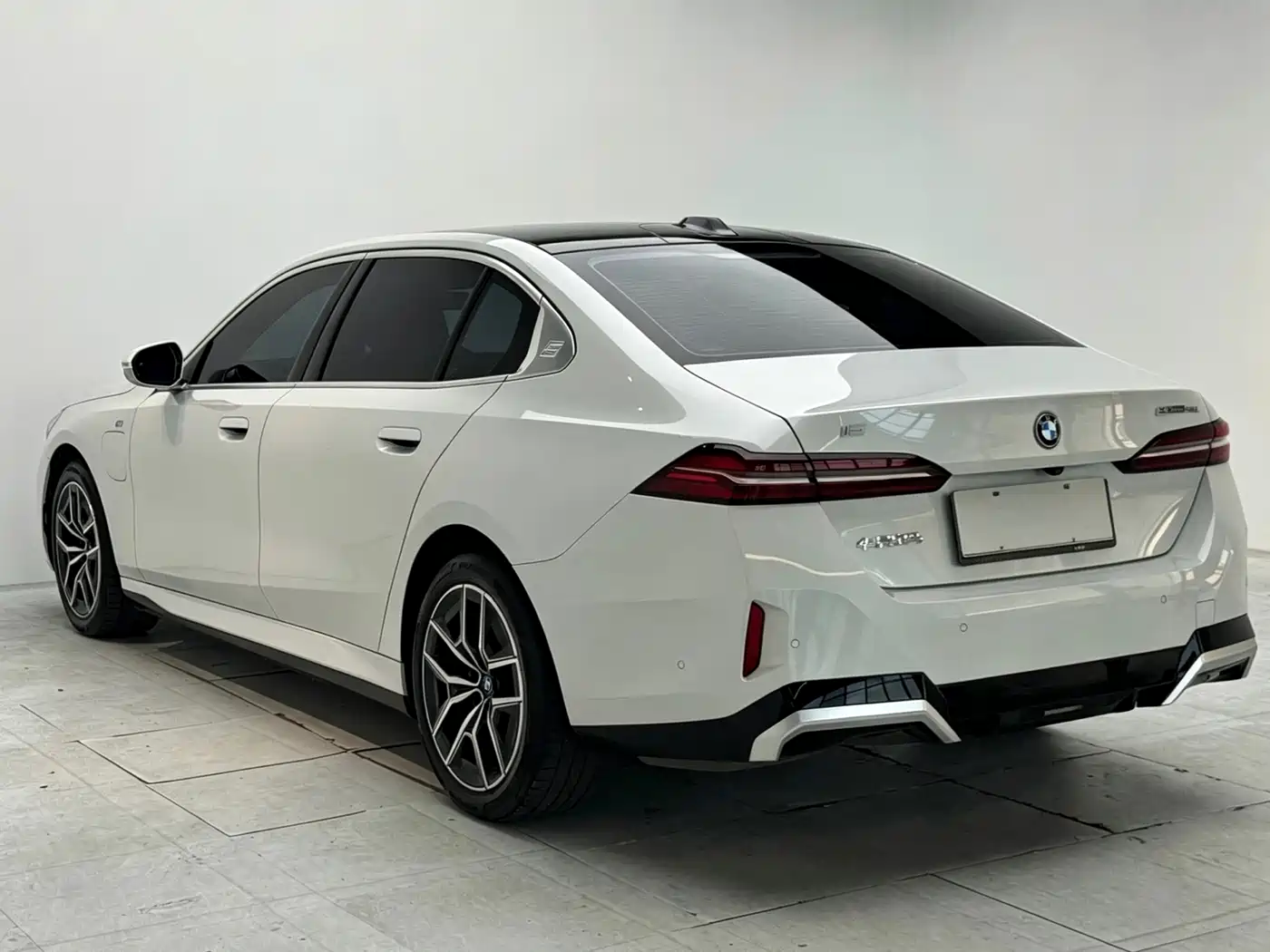 BMW i5 2024 2024 eDrive 35L Premium Model M Sport Package