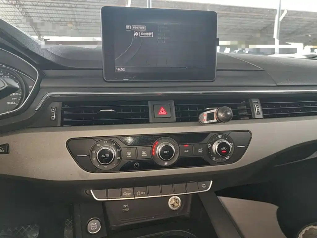 Фото 13 - Audi A4L