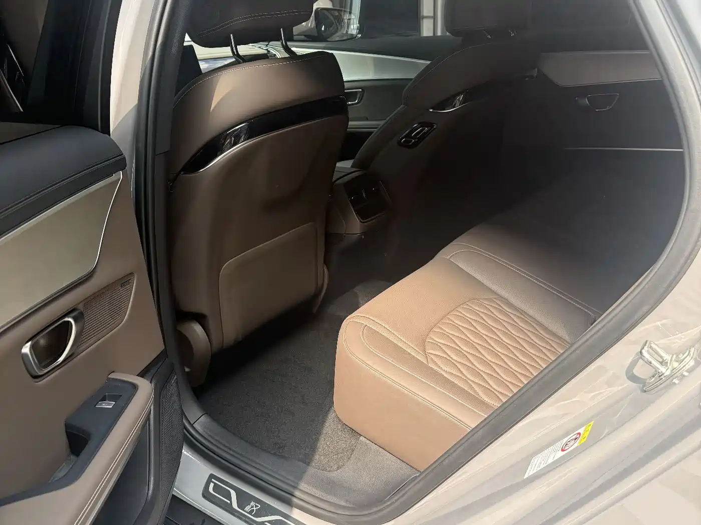 BYD Han 2025 DM-i 125KM Premium фото 9