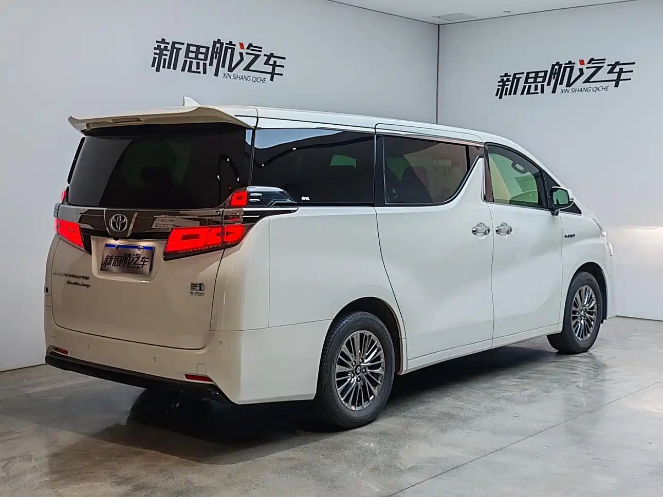 Toyota Vellfire 2021 Crown Hybrid 2.5L HV Premium Edition фото 5