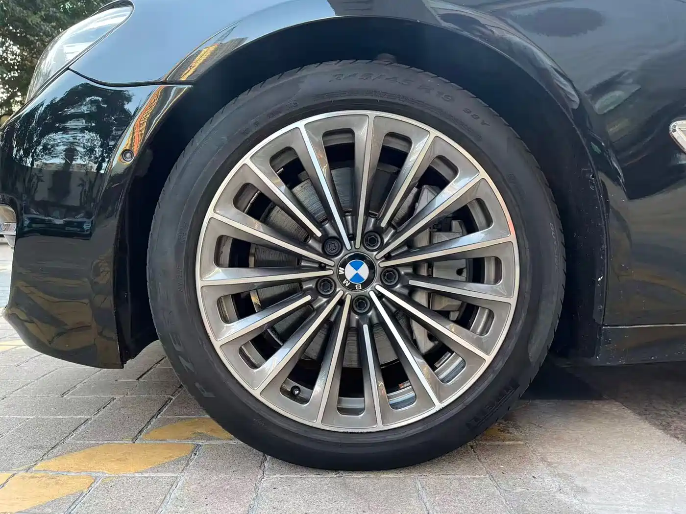 BMW 7 Series 2013 750Li xDrive фото 16