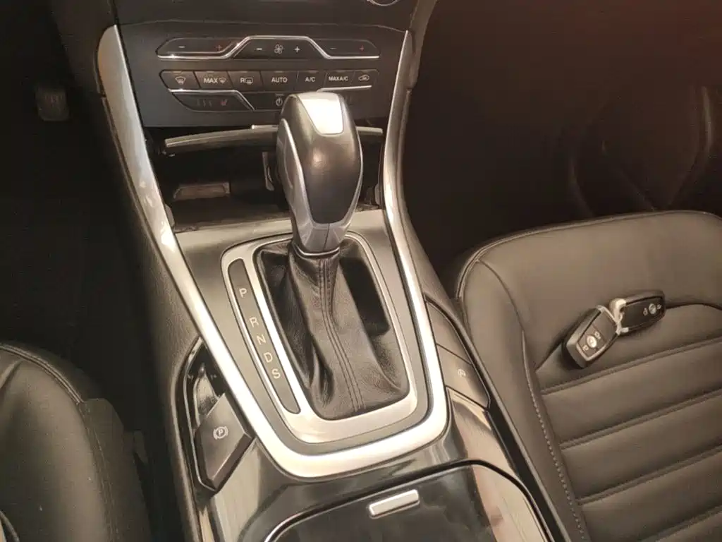 Фото 14 - Ford Edge
