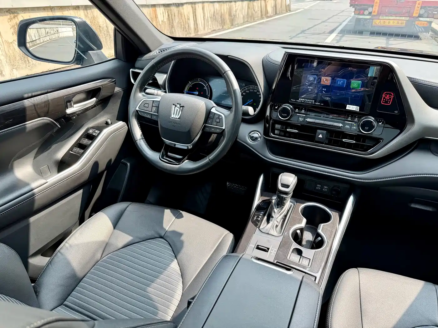 Toyota Crown Kluger 2024 2.5L HEV 4WD Luxury Edition фото 27