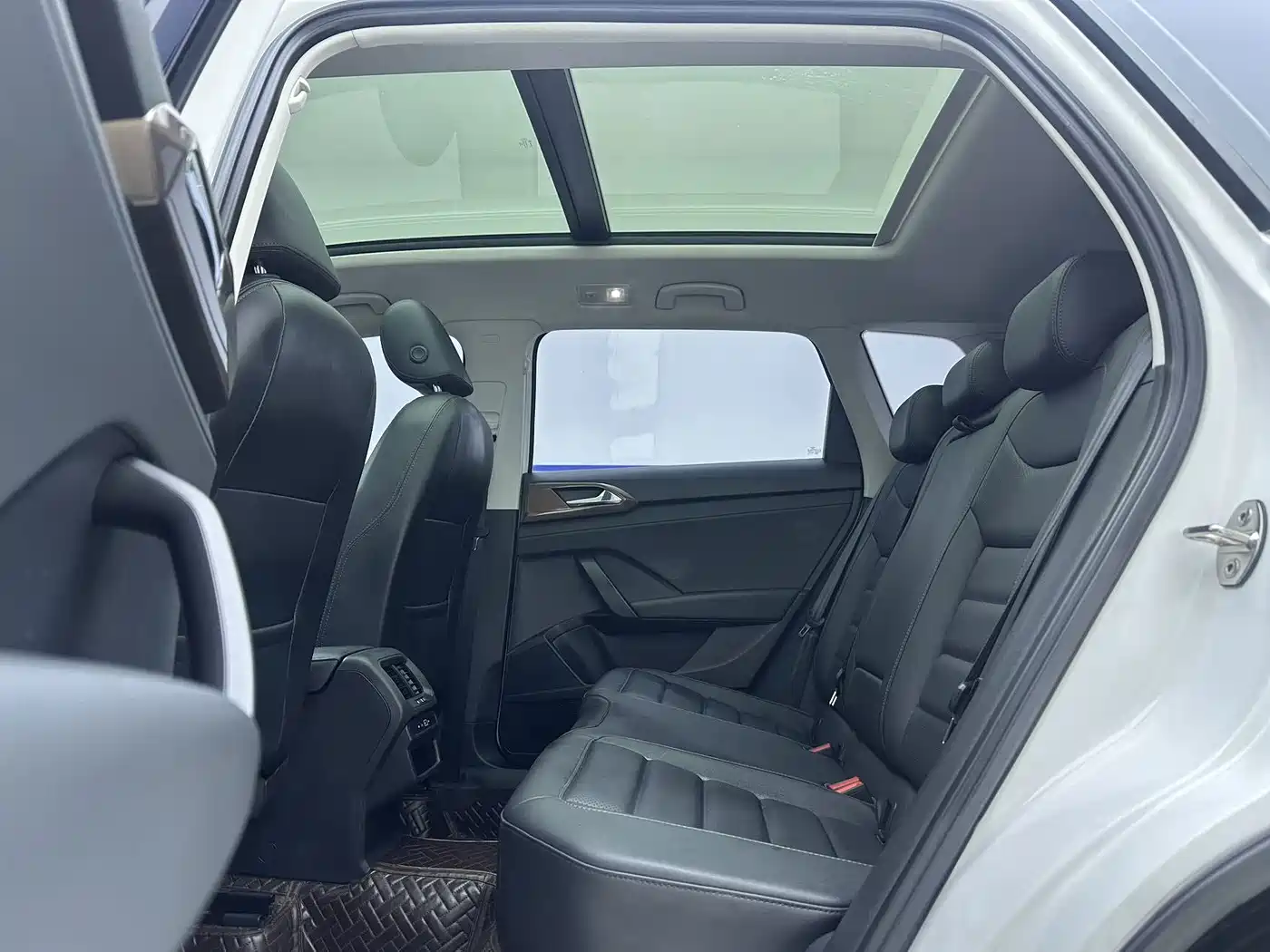 Volkswagen Tharu, миниатюра 9