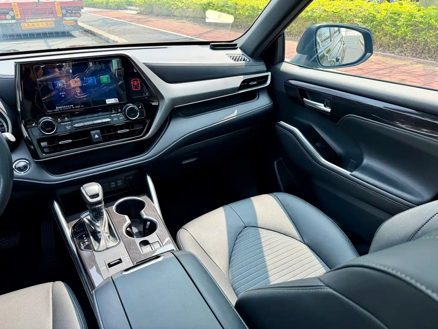 Toyota Crown Kluger 2024 2.5L HEV 4WD Luxury Edition фото 26