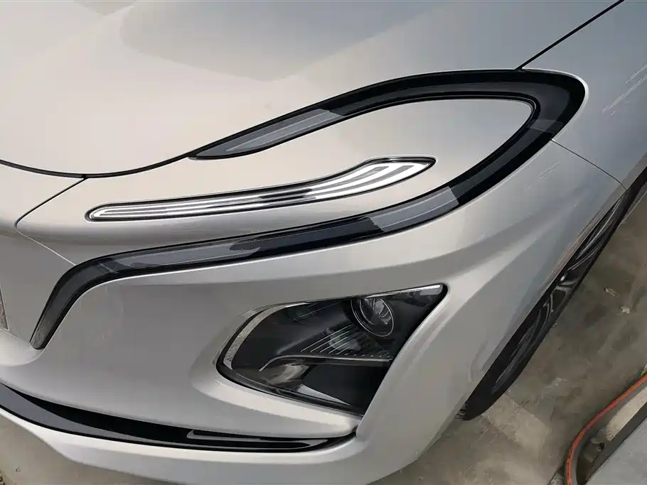 Hongqi E-QM5 2022 431km Charging Enjoyment Edition фото 5