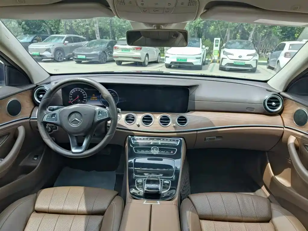 Mercedes-Benz E-Class 2016 E 200 L Sport Type фото 4