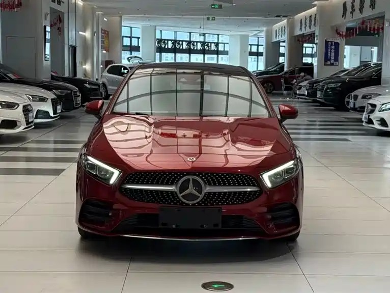 Mercedes-Benz A-Class 2019 A 200 L Sport Sedan фото 2