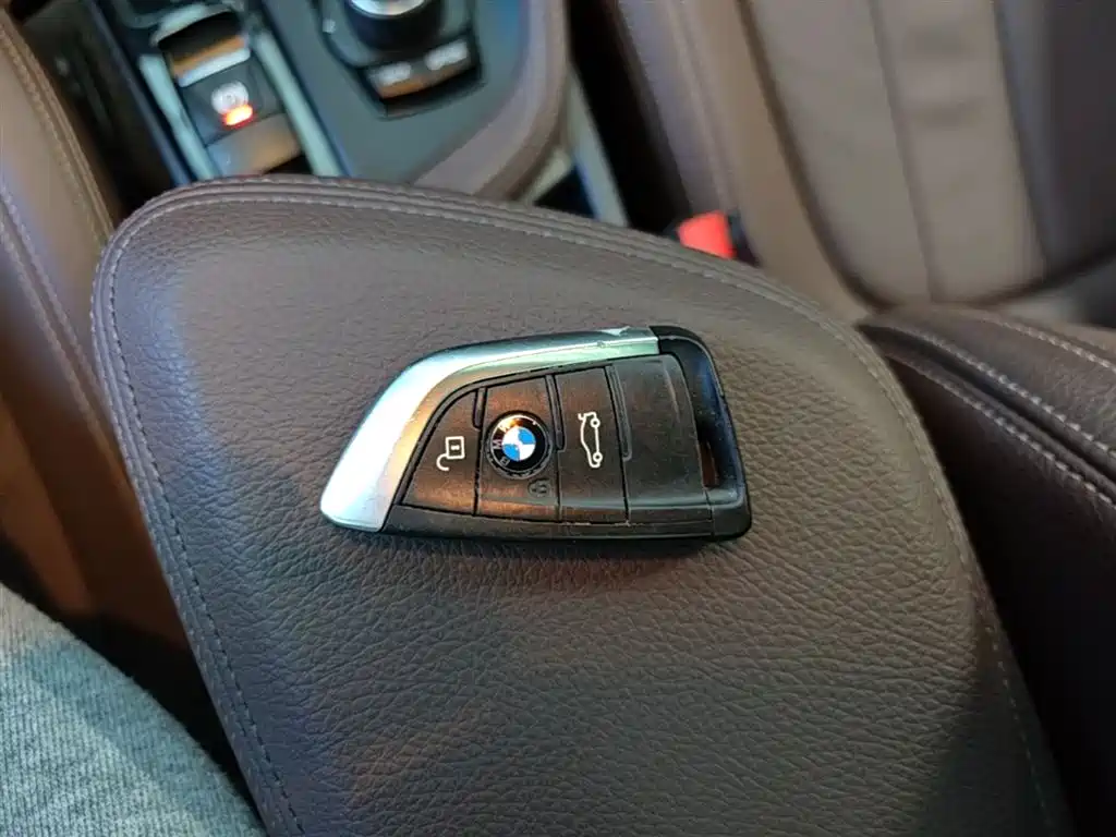 BMW X1 2018 sDrive18Li Premium Model фото 9