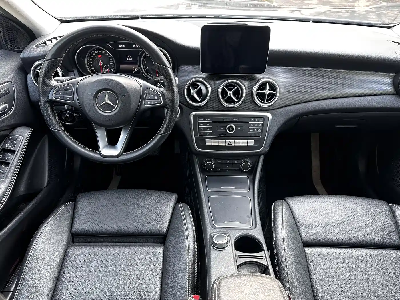 MERCEDES-BENZ GLA